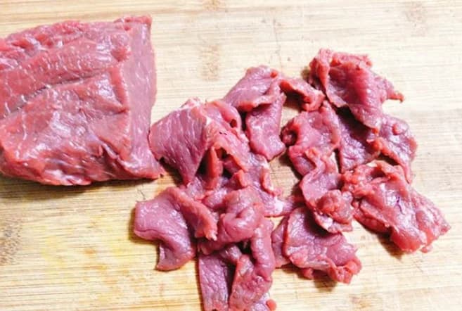 Bò tái thái miếng mỏng
