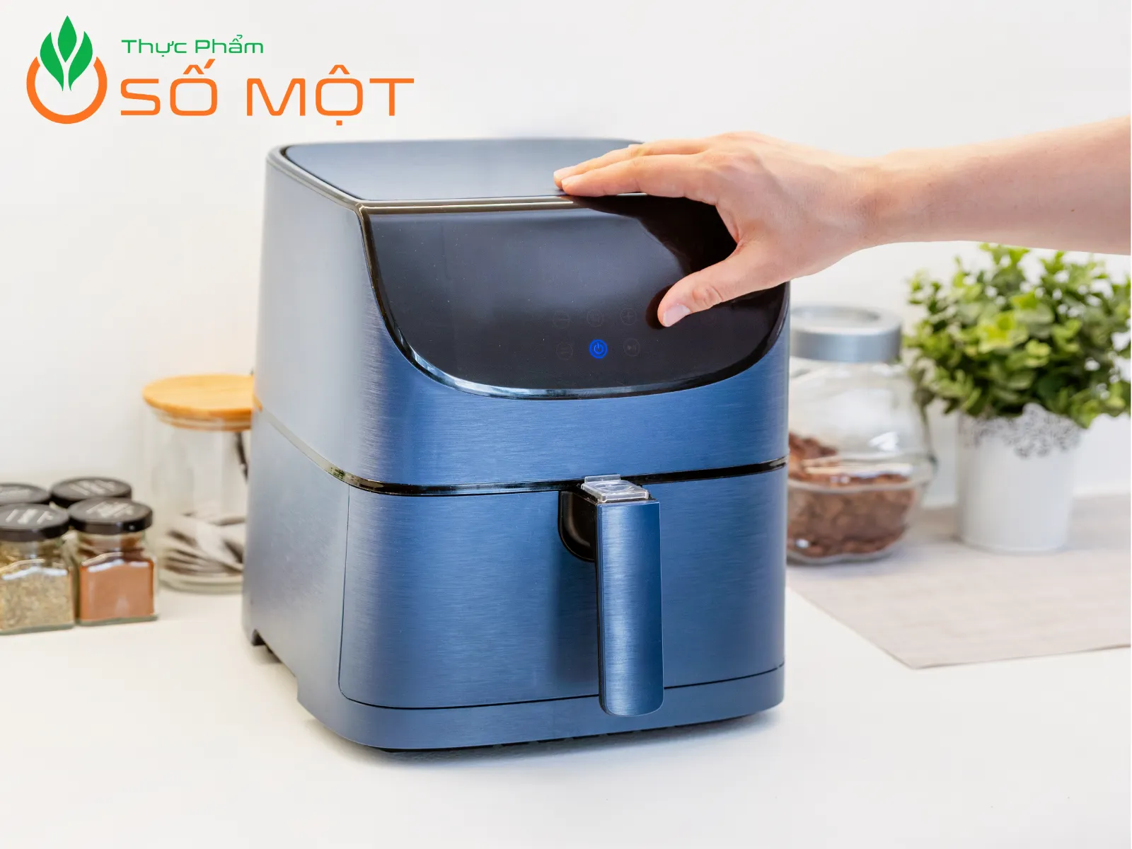 Sử dụng nồi chiên không dầu để sấy khô hành lá