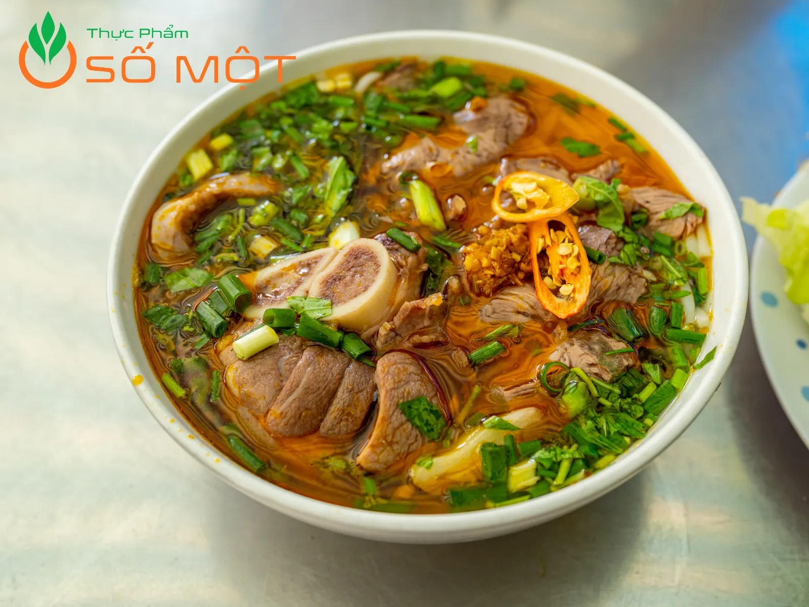 Việc tìm kiếm nhà cung cấp các nguyên liệu nấu bún bò tươi sạch, an toàn giúp tô bún bò thêm thơm ngon, hấp dẫn