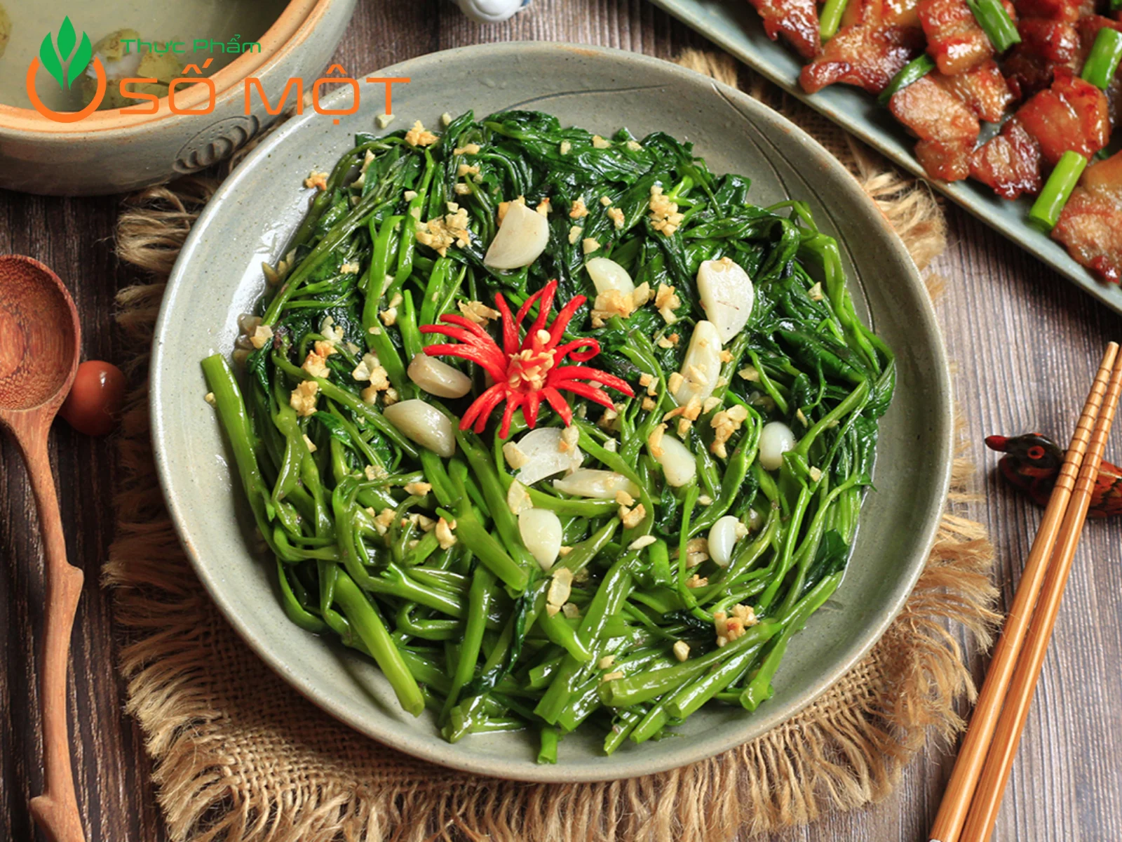 Rau muống xào tỏi là món quốc dân nhiều người ưa chuộng