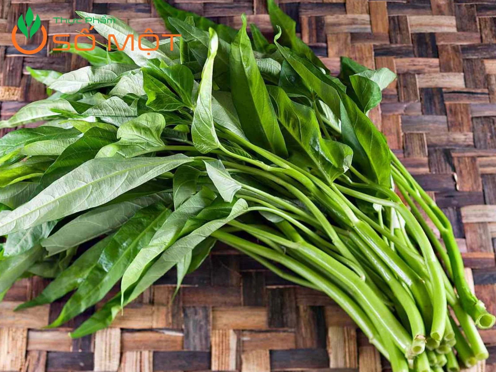 Giá bán lẻ rau muống dao động 20.000VNĐ/kg - 25.000VNĐ//kg