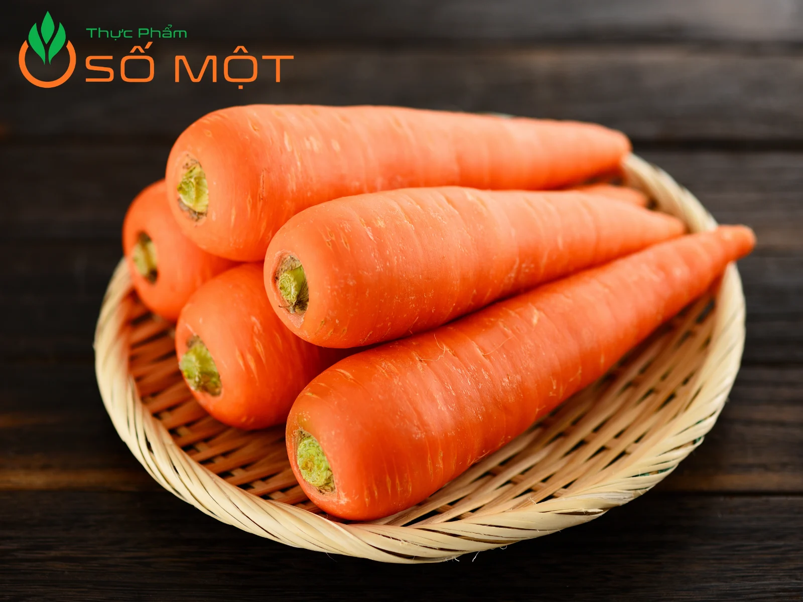 Để chọn được những củ cà rốt tươi ngon cần quan sát màu sắc, bề mặt vỏ