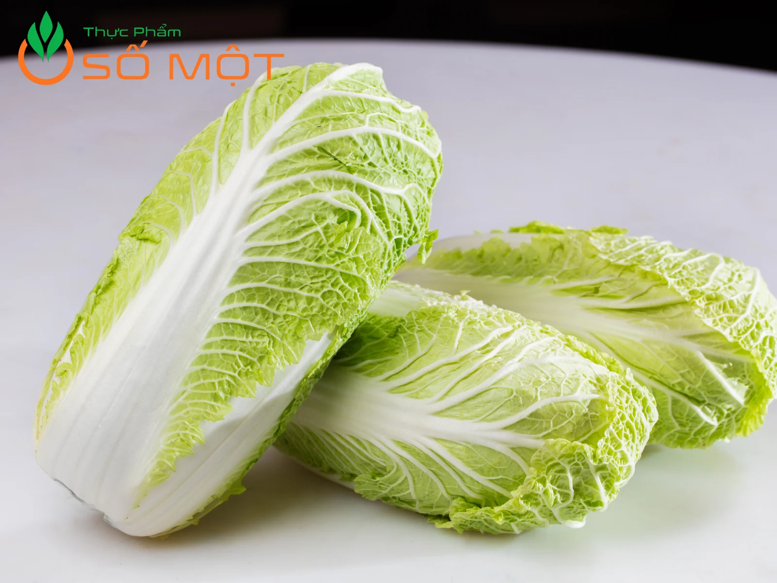 Nên kiểm tra kỹ phần gốc và lớp lá khi chọn mua cải thảo